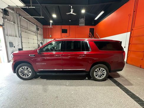 Used 2023 GMC Yukon XL SLT w/ SLT Premium Package AWD/4WD image 4