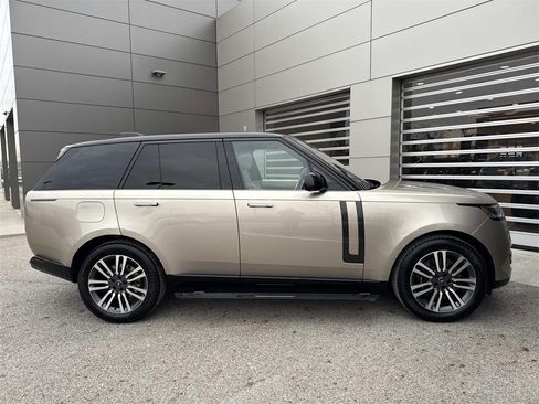 Used 2023 Land Rover Range Rover SE image 8