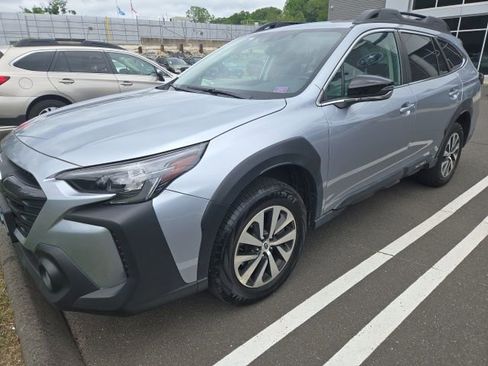 Used 2023 Subaru Outback Premium AWD/4WD image 11