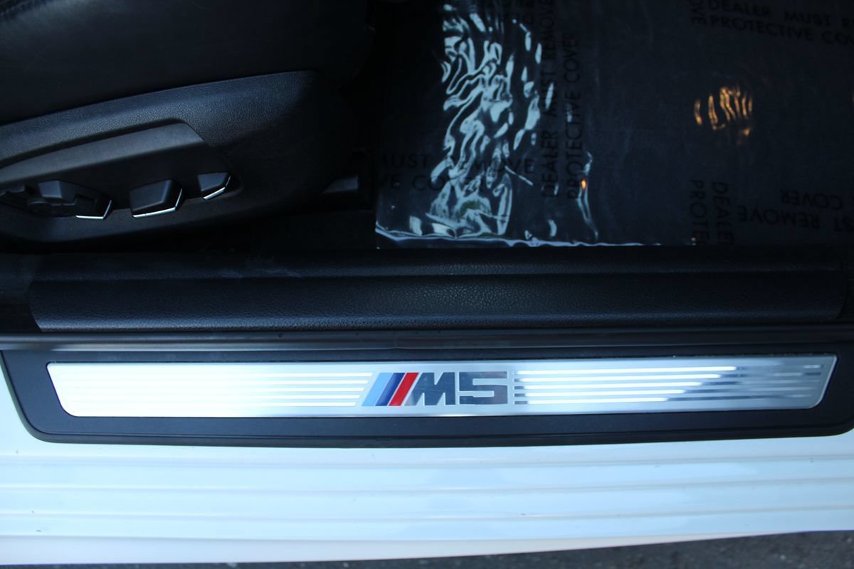 Used 2015 BMW M5 RWD image 23