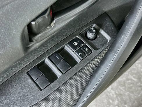 Used 2022 Toyota Corolla LE FWD image 19