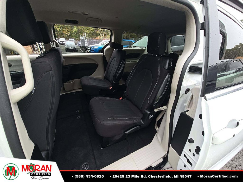 Used 2023 Chrysler Voyager LX FWD image 8