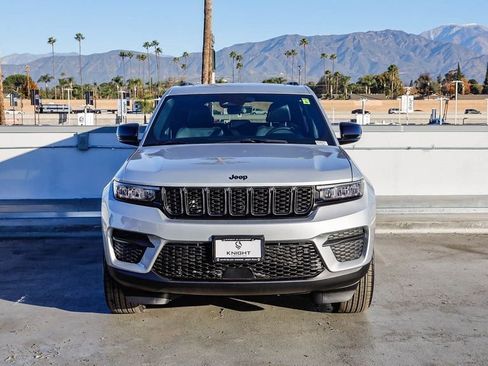New 2025 Jeep Grand Cherokee Altitude image 3