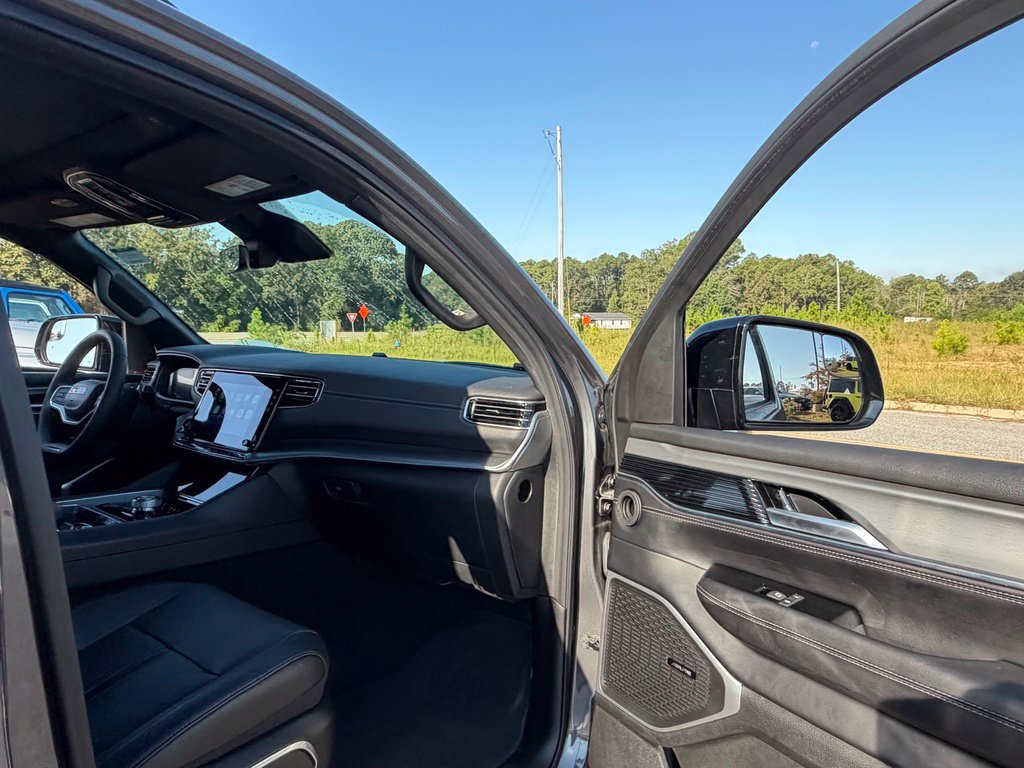 Used 2024 Jeep Wagoneer Series II RWD image 32