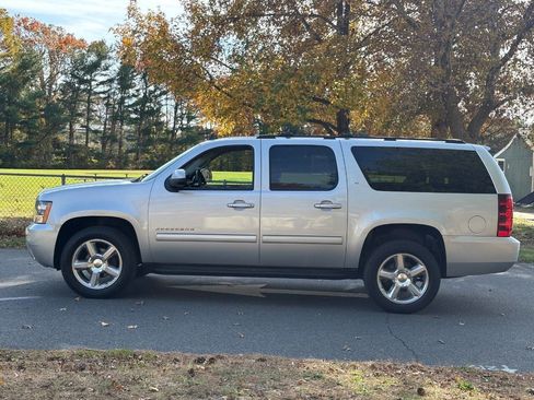 Used 2013 Chevrolet Suburban LT image 7