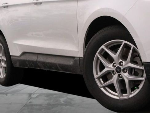 Certified 2024 Ford Edge SEL image 3