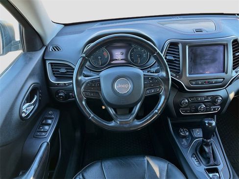 Used 2019 Jeep Cherokee Trailhawk image 23