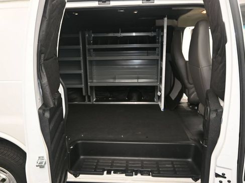 Used 2016 Chevrolet Express 2500 RWD image 31