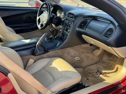 Used 2004 Chevrolet Corvette Coupe w/ Roof Package image 33