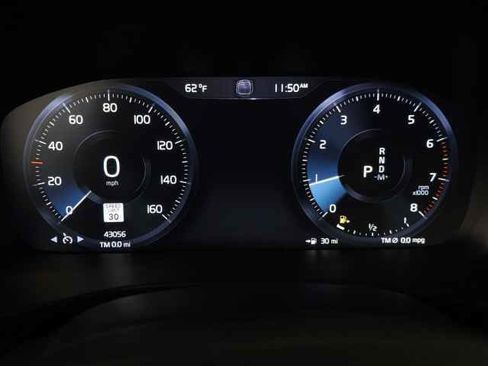 Used 2021 Volvo XC40 T5 Momentum image 20