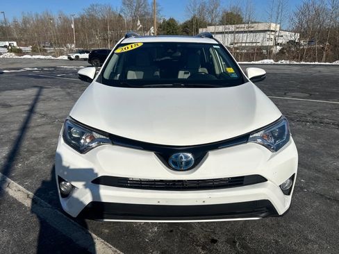 Used 2018 Toyota RAV4 XLE image 8