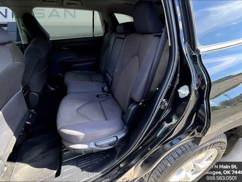 Used 2024 Toyota Highlander LE image 19
