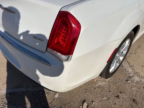 Used 2015 Chrysler 300 Limited w/ Driver Convenience Group image 29