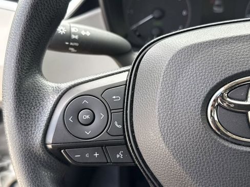 Used 2025 Toyota Corolla LE w/ Convenience Package image 26