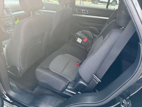 Used 2017 Ford Explorer XLT w/ Equipment Group 201A image 20