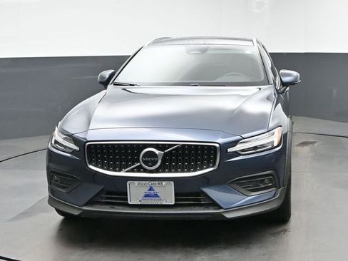 Used 2025 Volvo V60 B5 Cross Country Plus AWD/4WD image 3