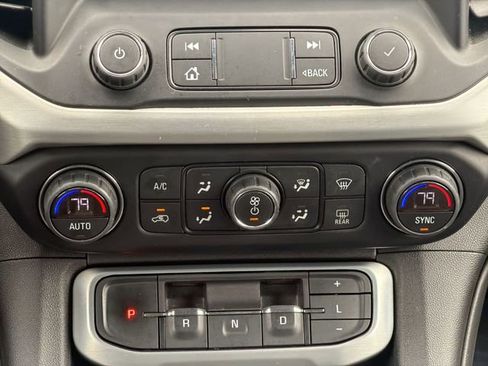 Used 2021 GMC Acadia SLE w/ Driver Convenience Package FWD image 18