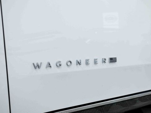 Used 2023 Jeep Wagoneer Series III w/ Premium Group I AWD/4WD image 20