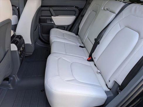 New 2026 Land Rover Defender 110 X-Dynamic SE image 15