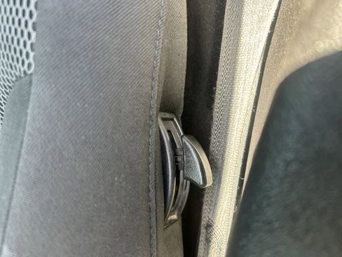 Used 2007 Pontiac Solstice w/ Preferred Package image 16