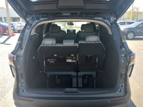 New 2025 Toyota Sienna XLE image 8
