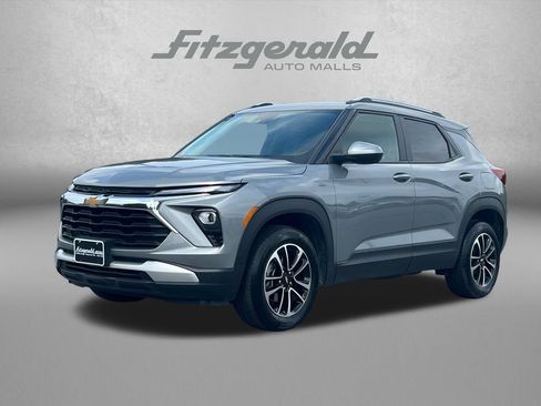 Used 2025 Chevrolet TrailBlazer LT AWD/4WD image 2