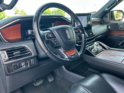 Used 2024 Lincoln Navigator L 4WD image 12
