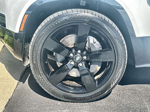 Used 2024 Land Rover Defender 130 X-Dynamic SE image 10