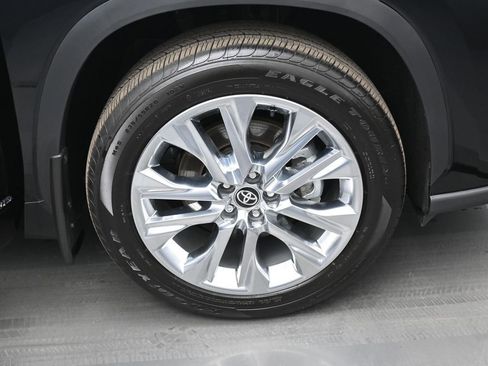 Used 2025 Toyota Highlander Limited image 43
