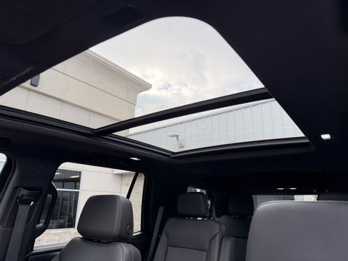 Used 2022 Chevrolet Tahoe Z71 w/ Luxury Package image 15