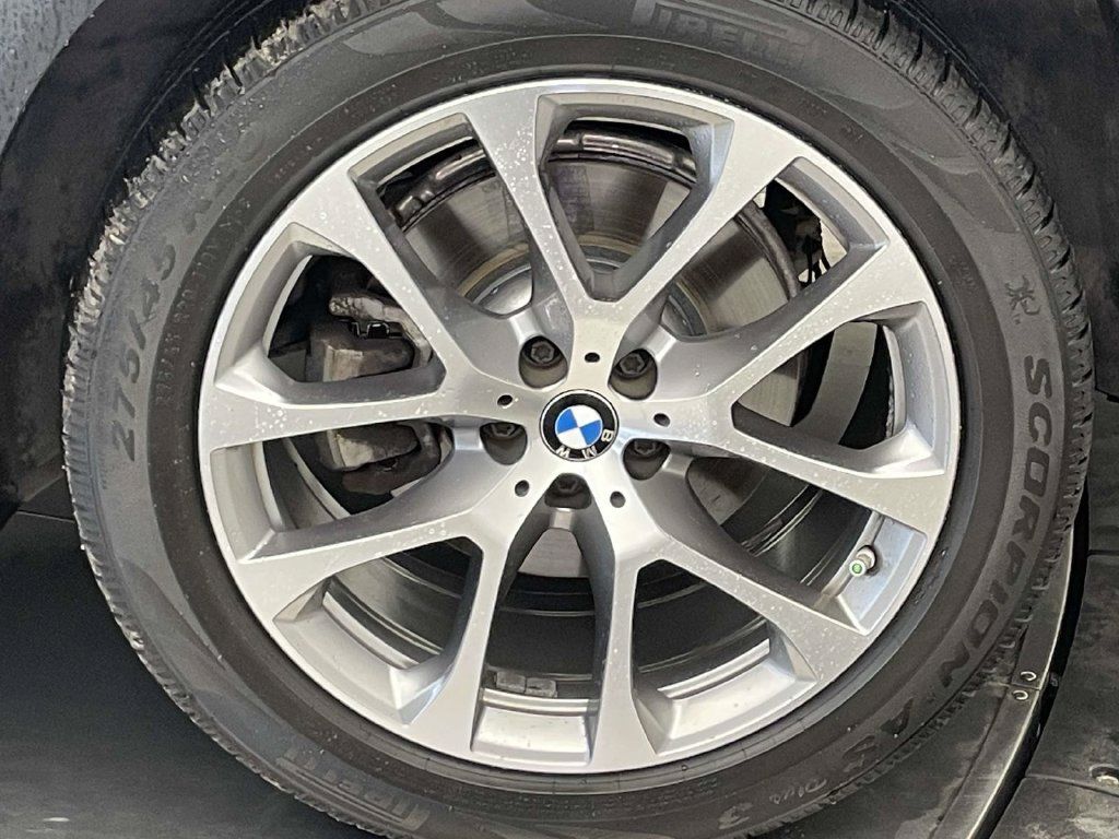 Used 2021 BMW X5 xDrive40i w/ Convenience Package AWD/4WD image 12
