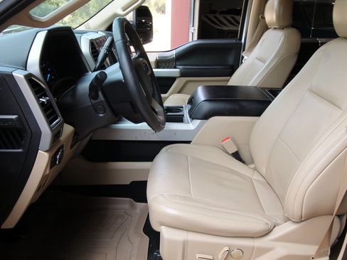 Used 2018 Ford F250 Lariat w/ Lariat Ultimate Package AWD/4WD image 22