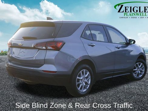 Used 2023 Chevrolet Equinox LS image 3