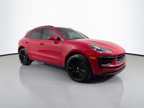 Certified 2023 Porsche Macan image 9
