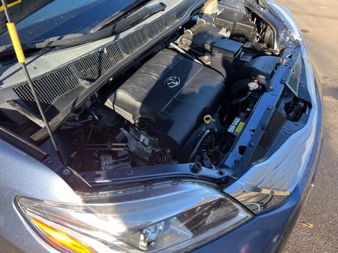 Used 2015 Toyota Sienna Limited image 36