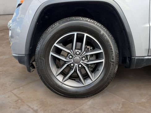 Used 2019 Jeep Grand Cherokee Laredo w/ Laredo X Package AWD/4WD image 14