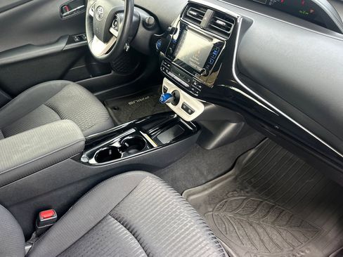 Used 2017 Toyota Prius Three FWD image 19