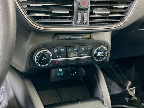 Used 2020 Ford Escape SE image 16