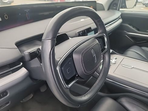 Used 2025 Lincoln Navigator Reserve image 19