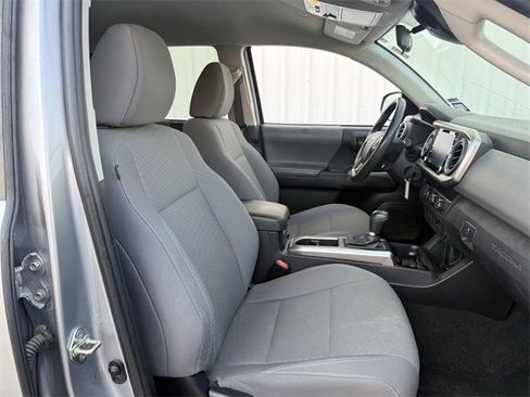Used 2020 Toyota Tacoma SR5 w/ SR5 Appearance Package (SM) image 27
