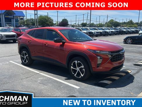 Used 2024 Chevrolet Trax RS FWD image 1