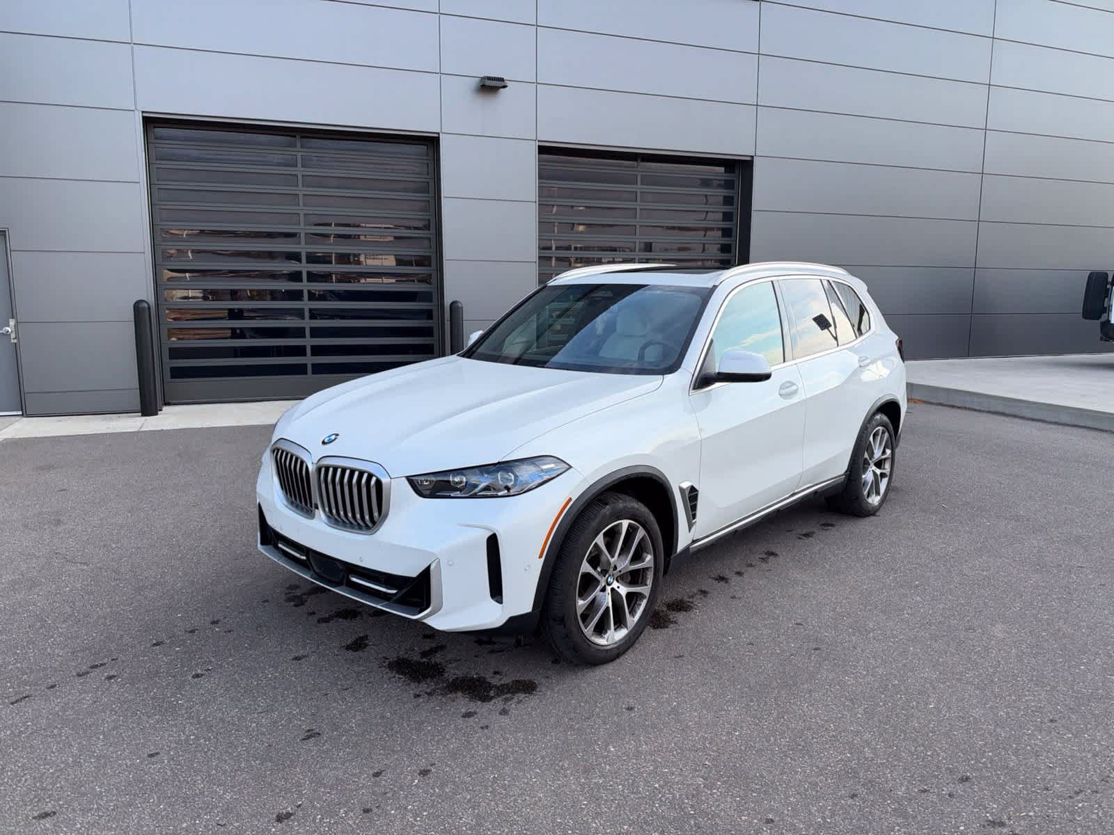 Used 2024 BMW X5 xDrive40i w/ Premium Package AWD/4WD image 1
