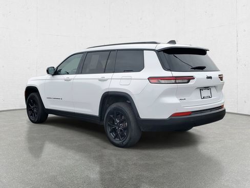 Used 2024 Jeep Grand Cherokee L Laredo image 5