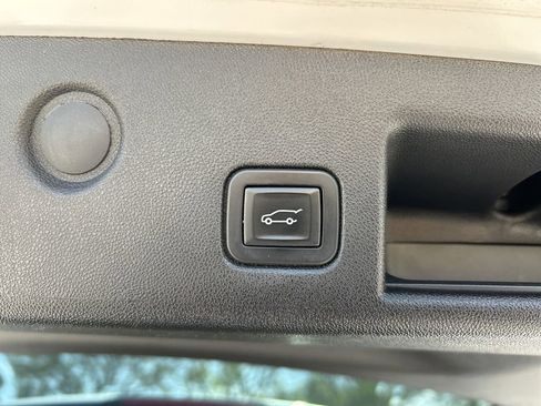 Used 2018 Chevrolet Equinox Premier image 52