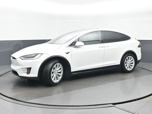 Used 2018 Tesla Model X 75D image 3