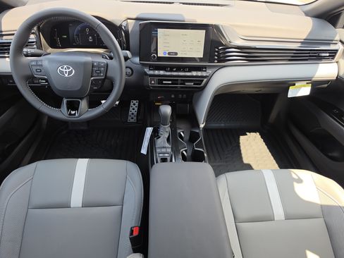 Used 2026 Toyota Camry SE w/ Convenience Package FWD image 8