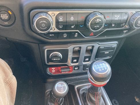 Used 2018 Jeep Wrangler Rubicon AWD/4WD image 13