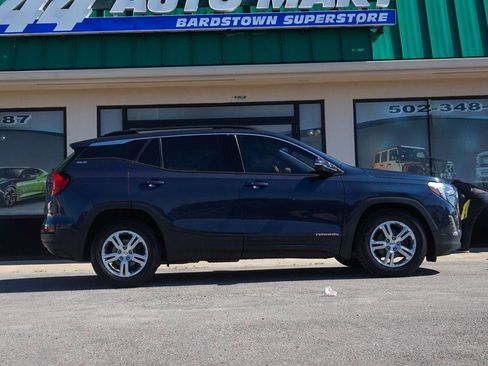 Used 2019 GMC Terrain SLE w/ Driver Convenience Package FWD image 2
