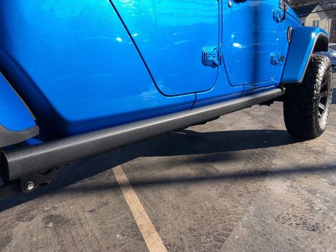 Used 2021 Jeep Gladiator Sport image 16