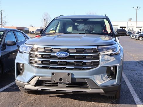 Used 2025 Ford Explorer Active w/ Active Comfort Package image 9